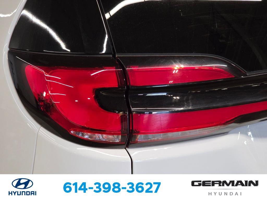 Used 2023 Chrysler Pacifica Touring-L FWD image 16