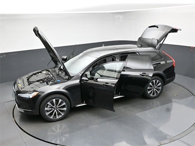 Certified 2024 Volvo V90 B6 Cross Country Plus image 52