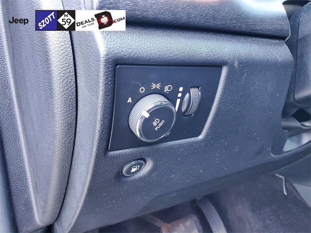 Used 2018 Jeep Grand Cherokee Altitude image 20