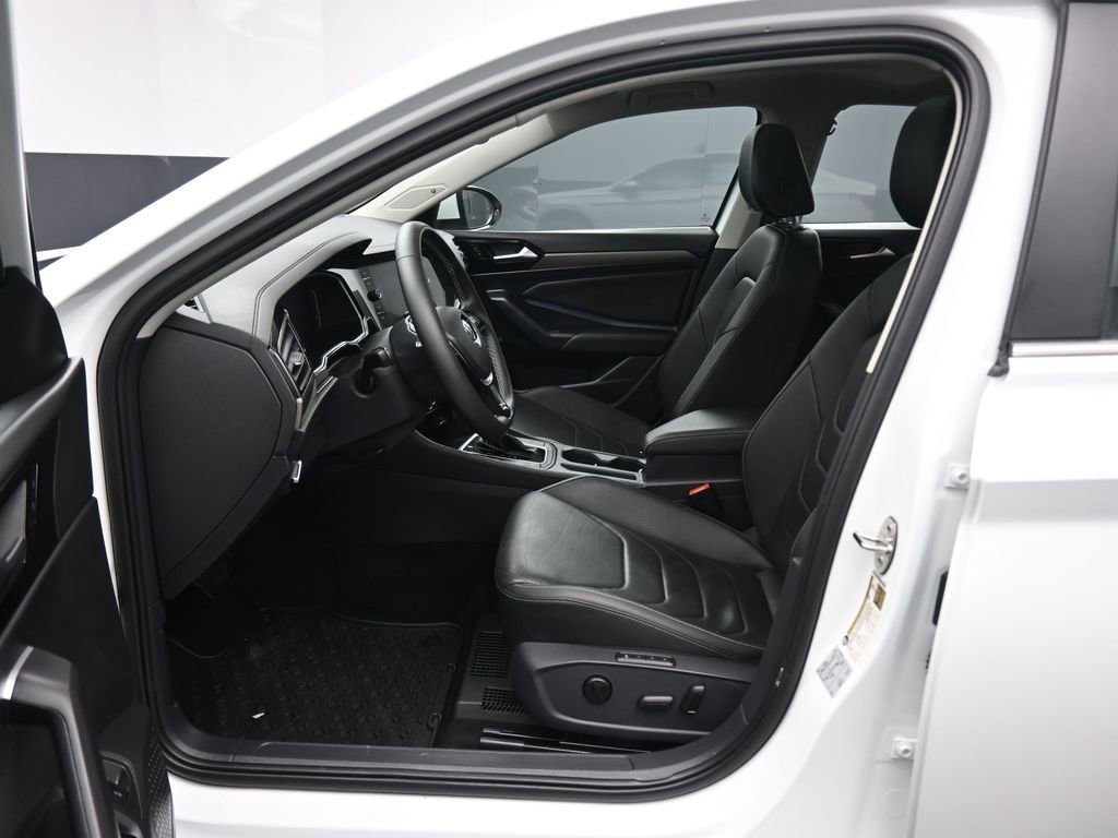 Used 2021 Volkswagen Jetta SEL Premium image 12