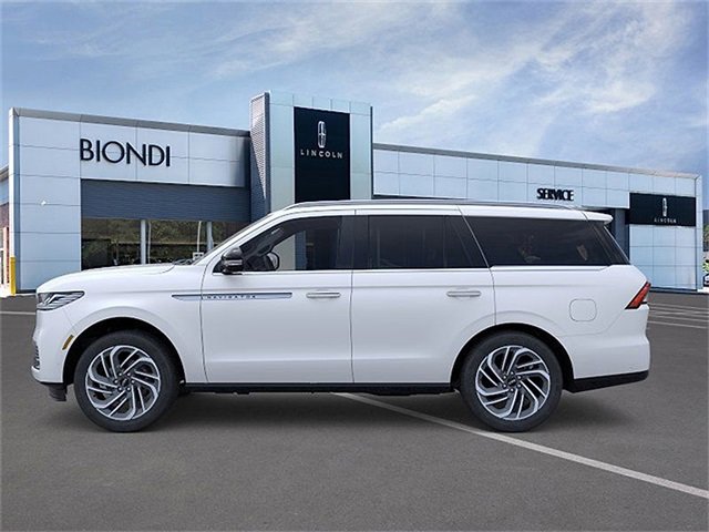New 2025 Lincoln Navigator Reserve image 3