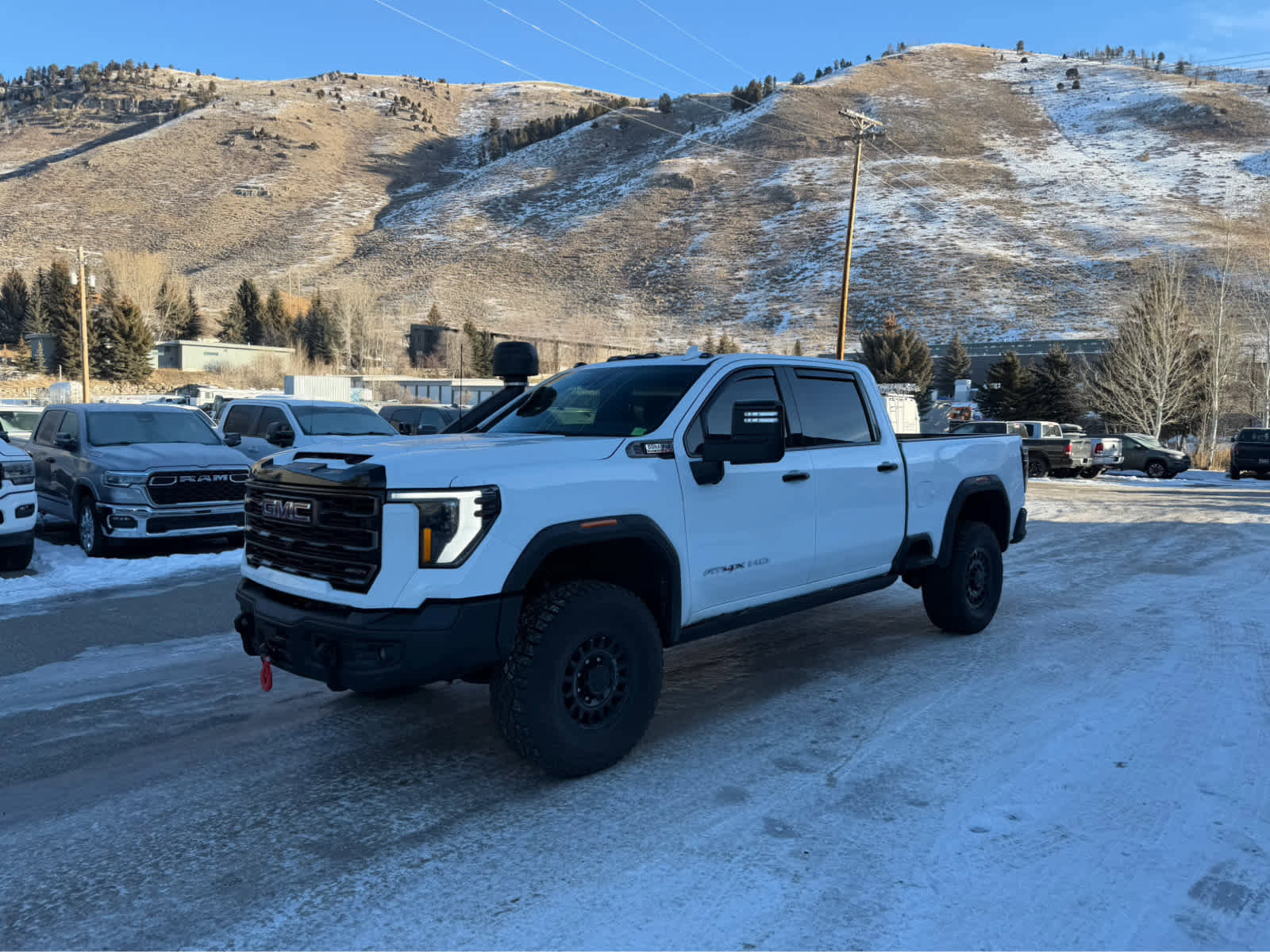 Used 2025 GMC Sierra 2500 AT4X w/ AT4X AEV Edition image 2