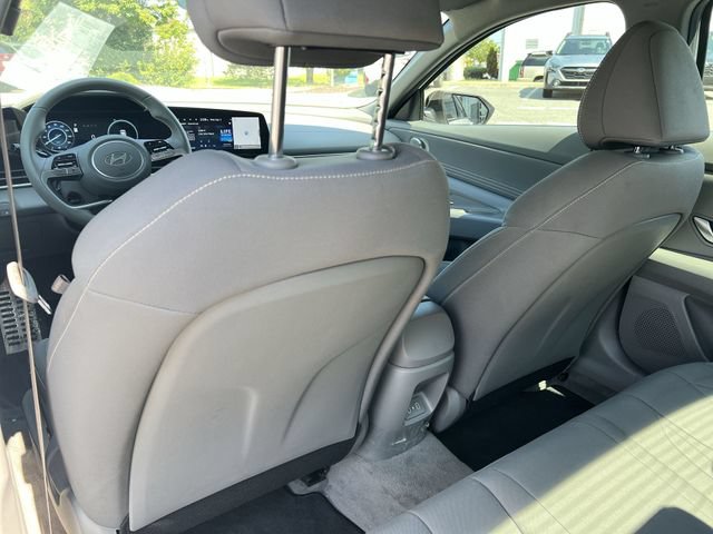 Certified 2025 Hyundai Elantra SEL FWD image 41