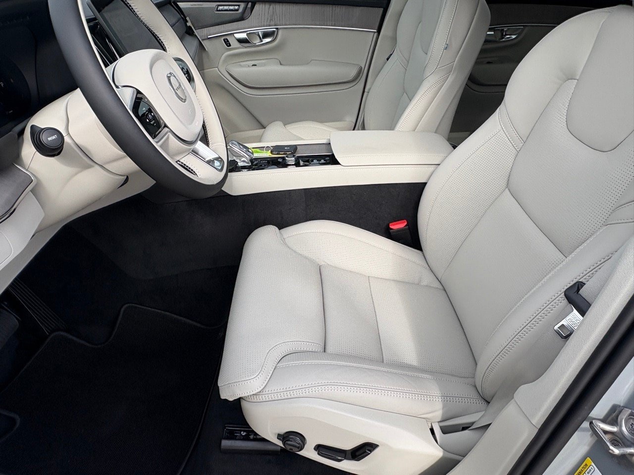 New 2026 Volvo XC90 B6 Ultra w/ Protection Package AWD/4WD image 15