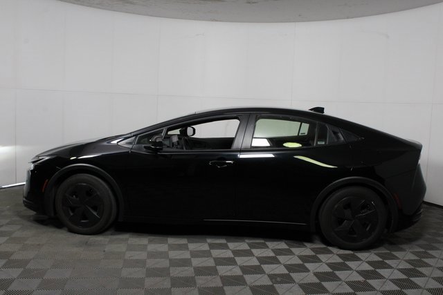 Used 2024 Toyota Prius LE image 4