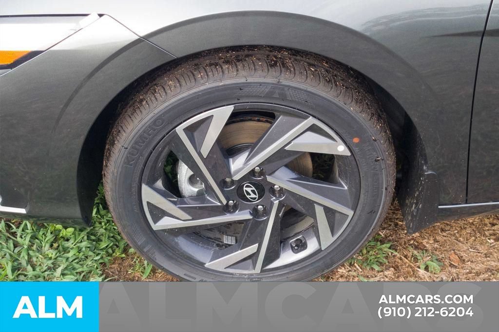 Certified 2025 Hyundai Elantra Sport FWD image 11