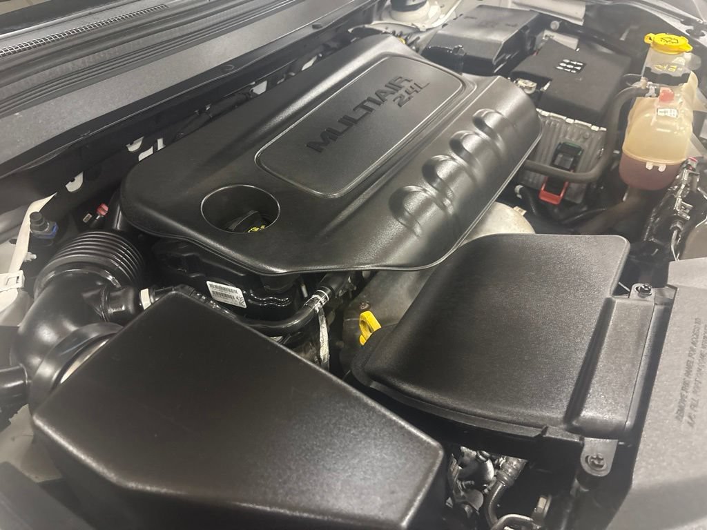 Used 2020 Jeep Cherokee Latitude Plus w/ Cold Weather Group AWD/4WD image 36