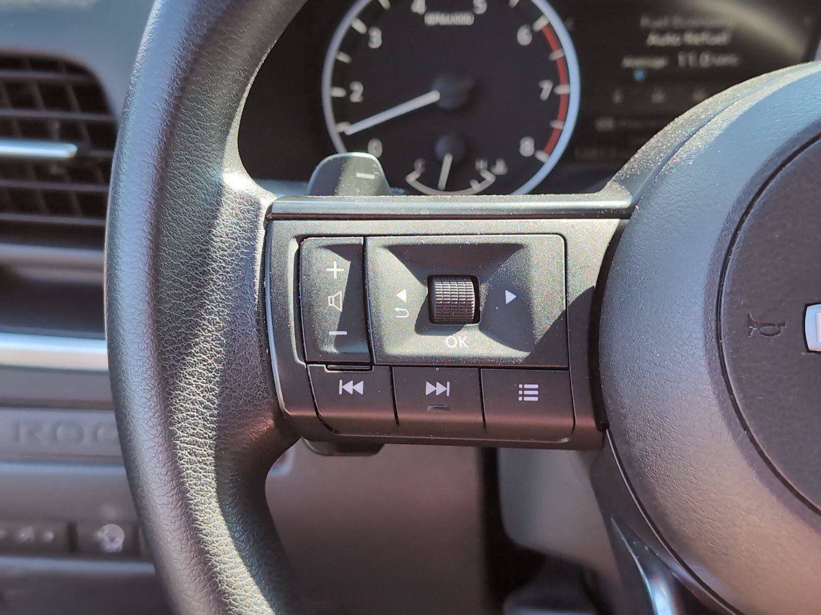 Used 2023 Nissan Rogue S FWD image 30
