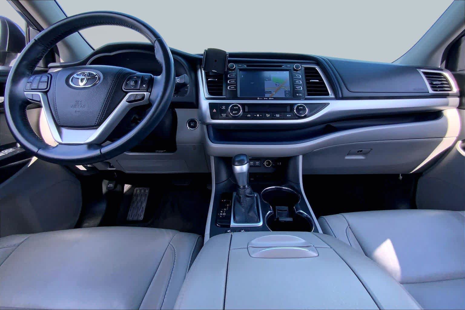 Used 2018 Toyota Highlander XLE FWD image 15