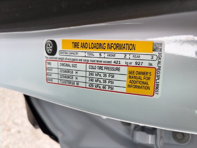 Used 2023 GMC Terrain SLT FWD image 29