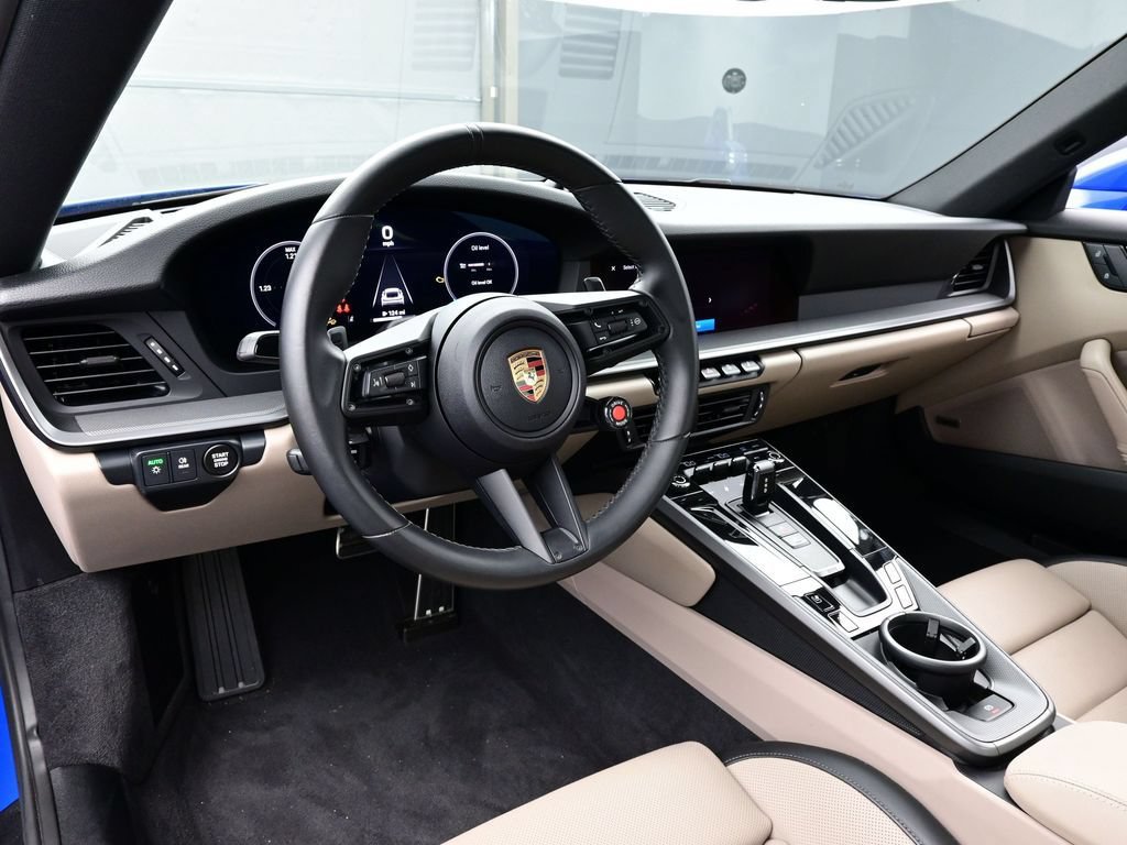 Certified 2025 Porsche 911 Carrera RWD image 4