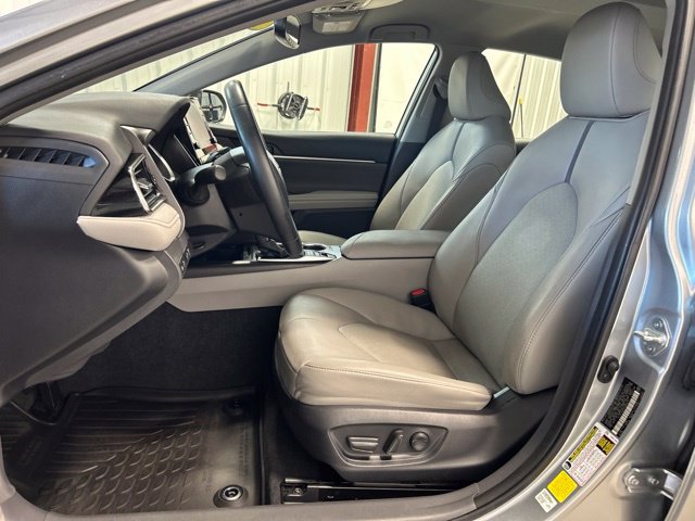 Used 2023 Toyota Camry XLE FWD image 13