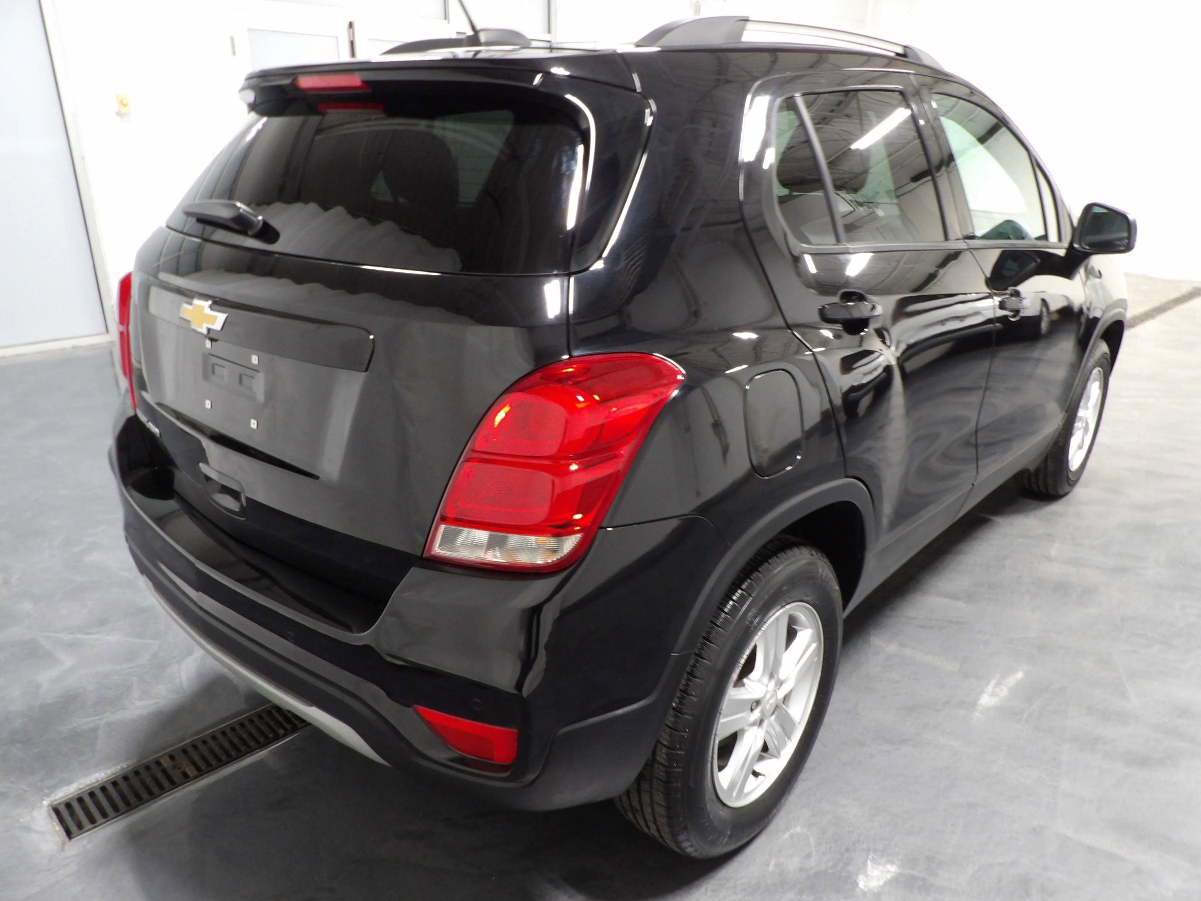Used 2021 Chevrolet Trax LT w/ Premium Seat Package AWD/4WD image 4
