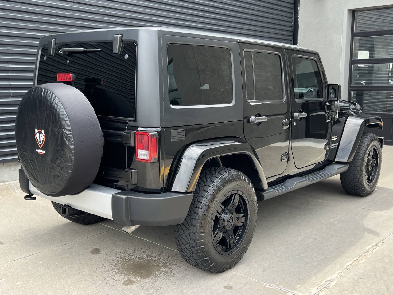 Used 2015 Jeep Wrangler Unlimited Sahara w/ Connectivity Group AWD/4WD image 11