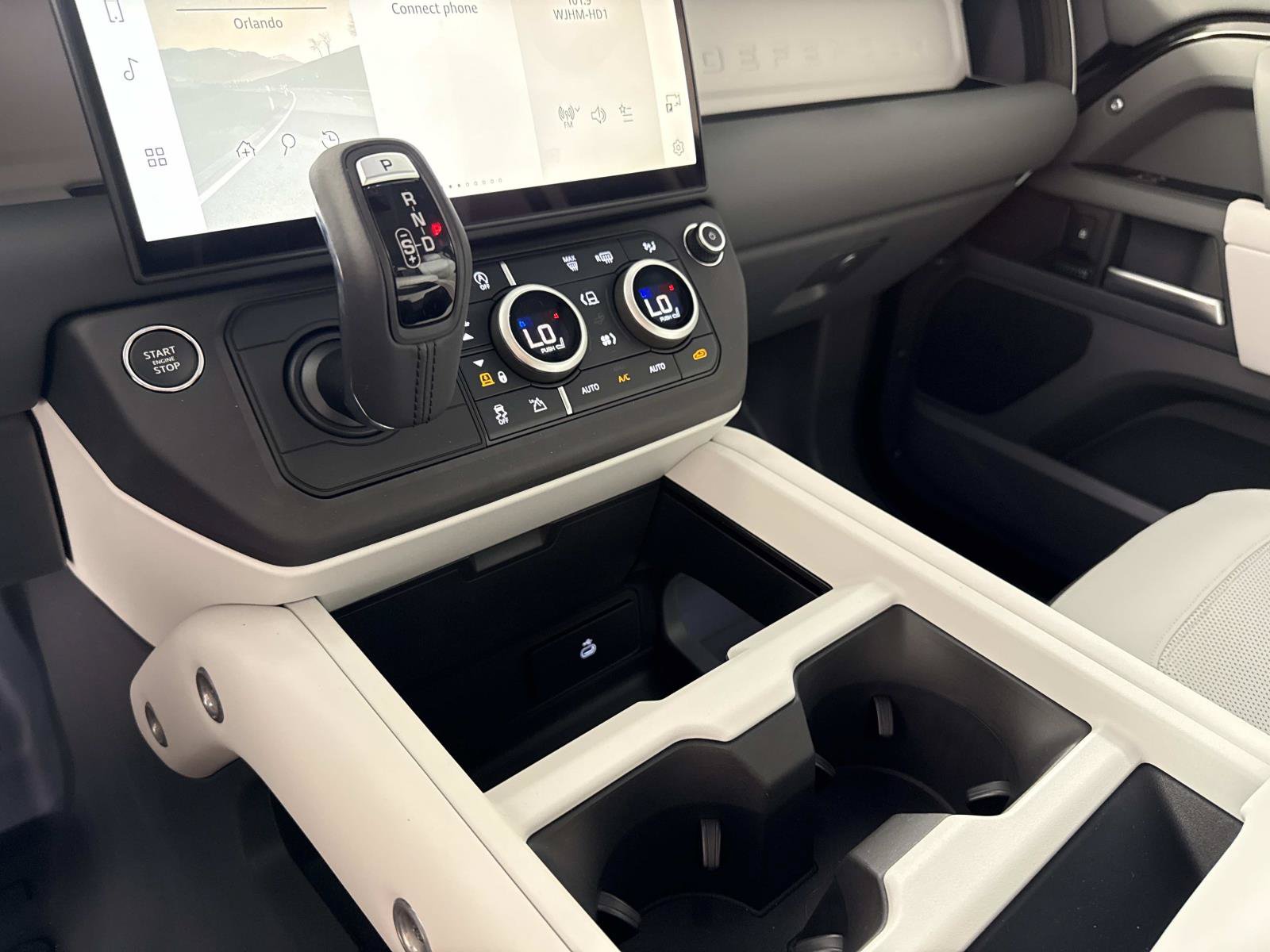 New 2026 Land Rover Defender 110 X-Dynamic SE AWD/4WD image 27