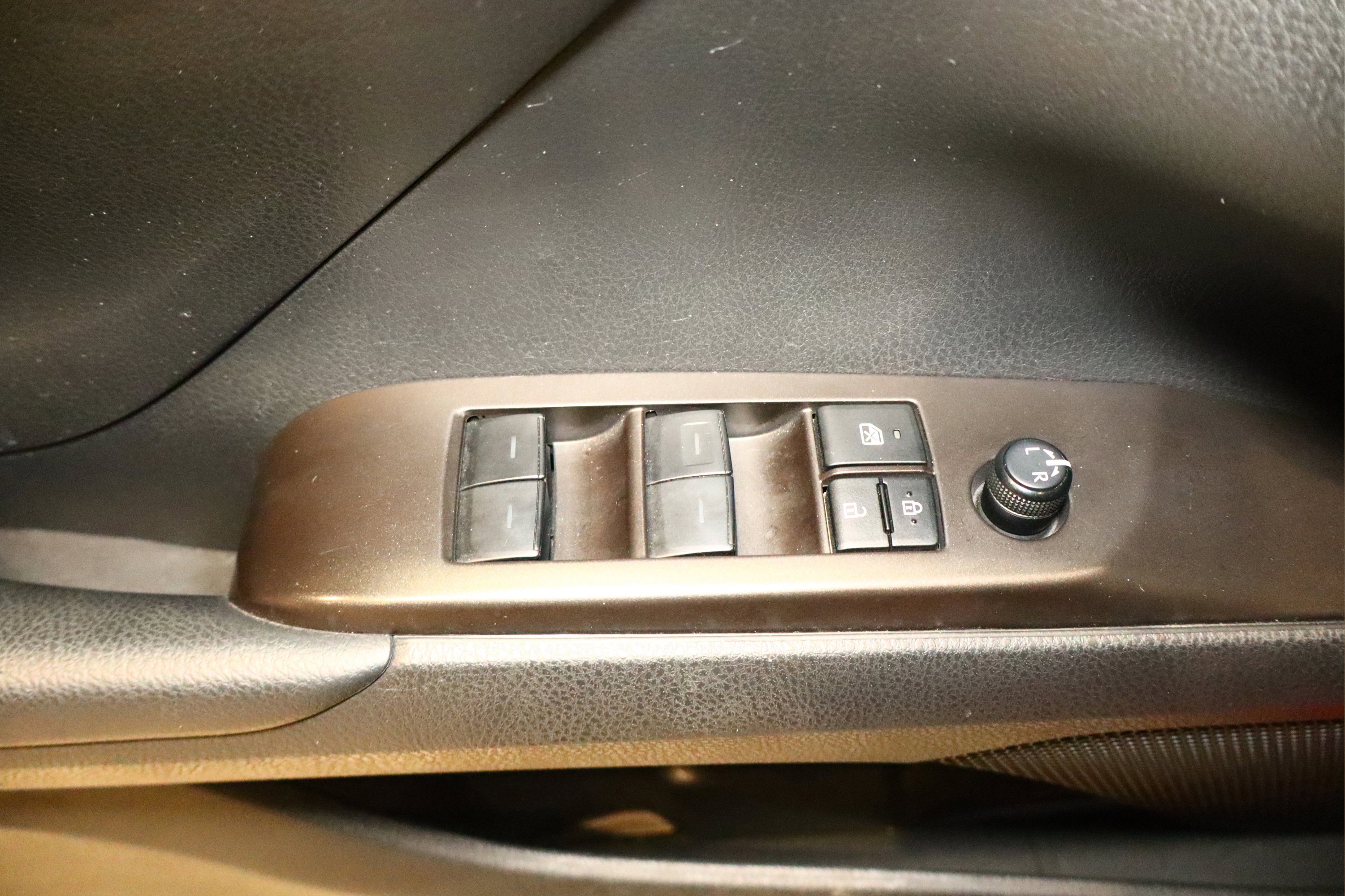 Used 2024 Toyota Camry SE image 39