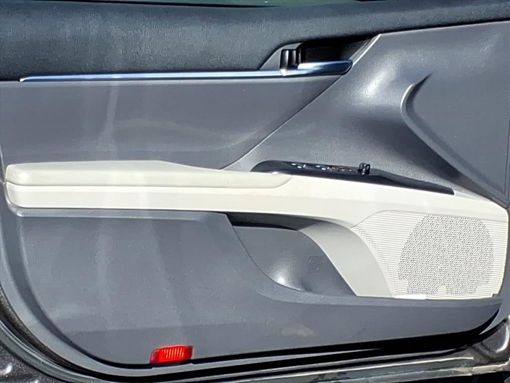 Used 2020 Toyota Camry LE image 17