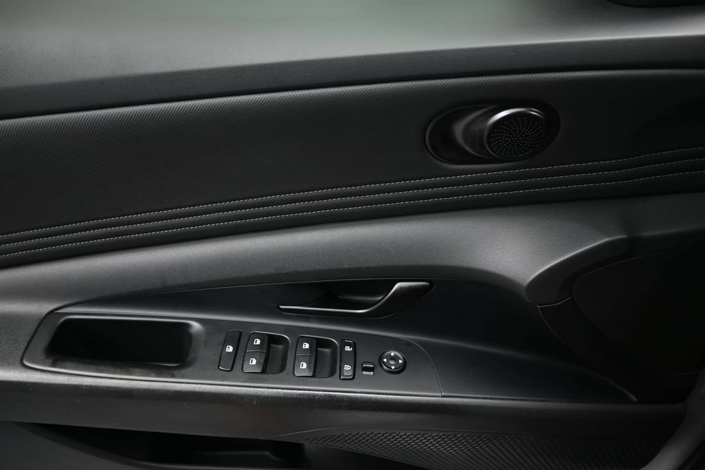 Used 2025 Hyundai Elantra Sport FWD image 21