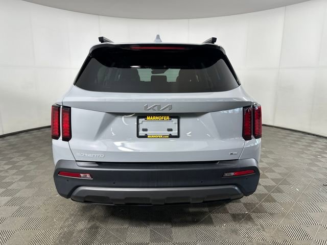 Used 2023 Kia Sorento S image 4