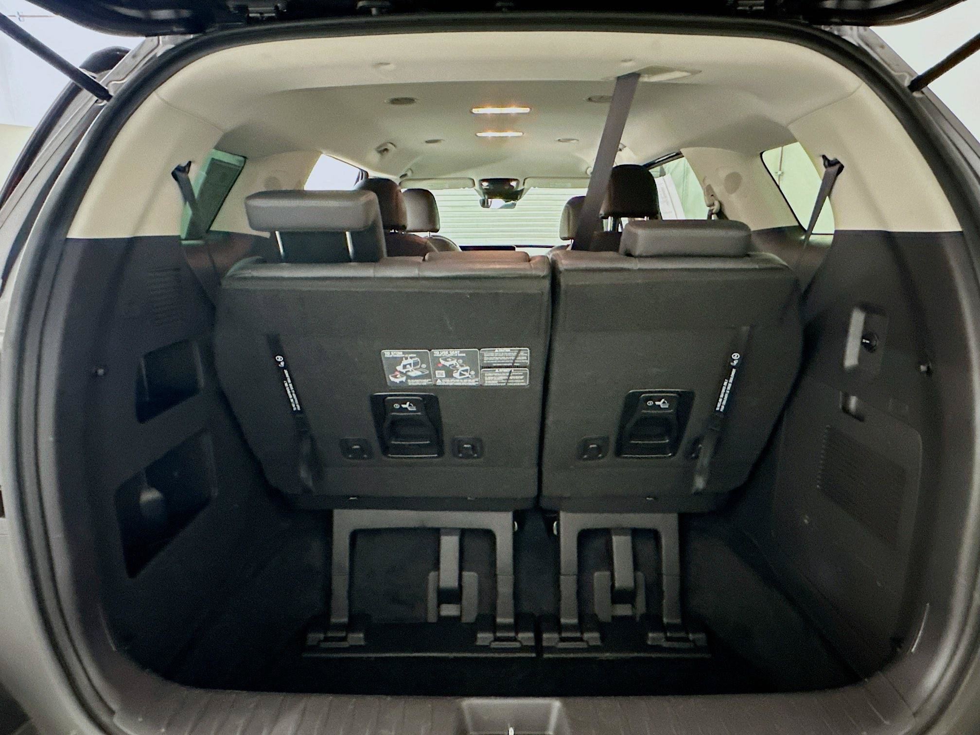 Used 2026 Kia Carnival FWD image 31
