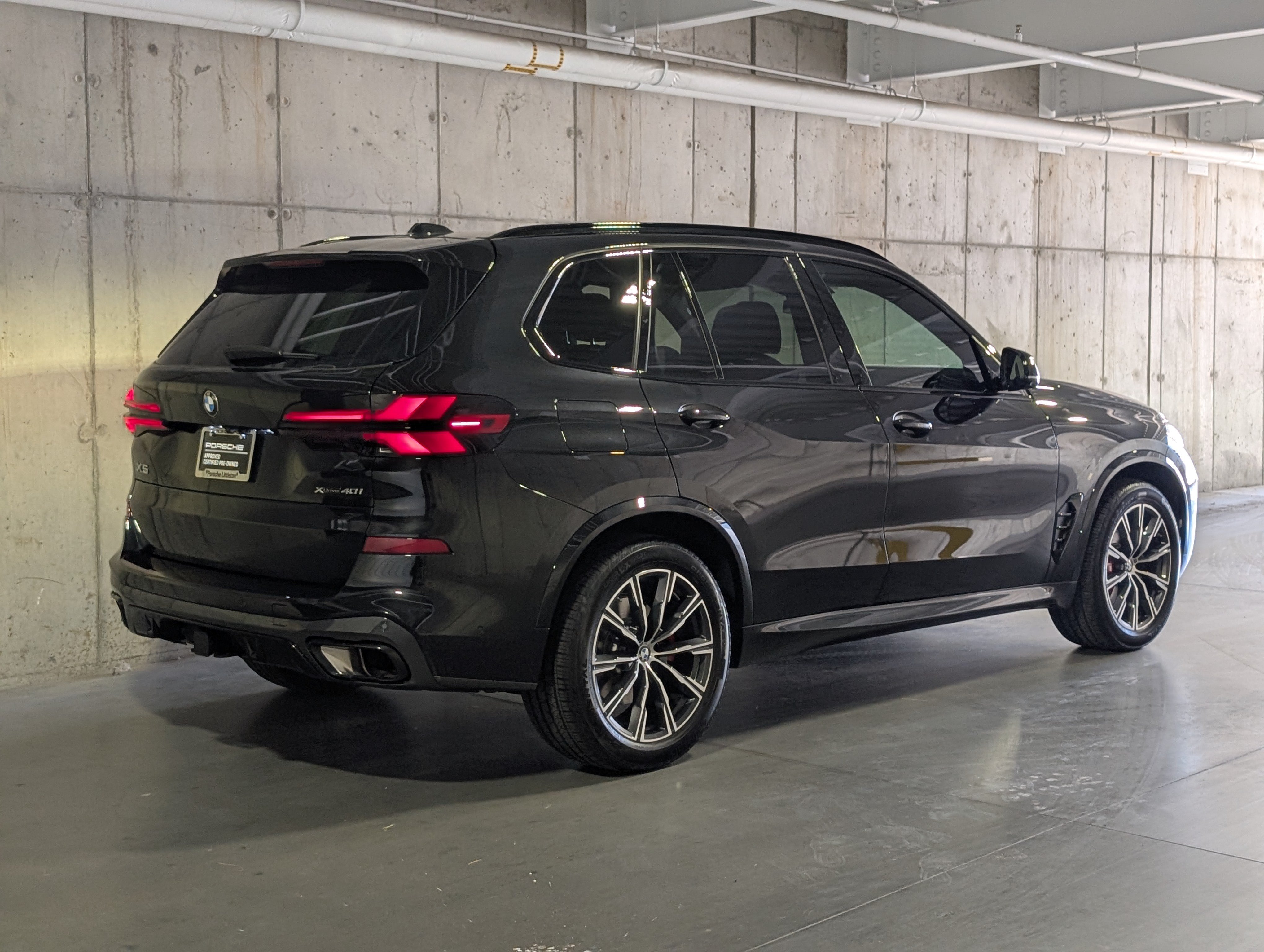 Used 2025 BMW X5 xDrive40i w/ M Sport Package AWD/4WD image 9