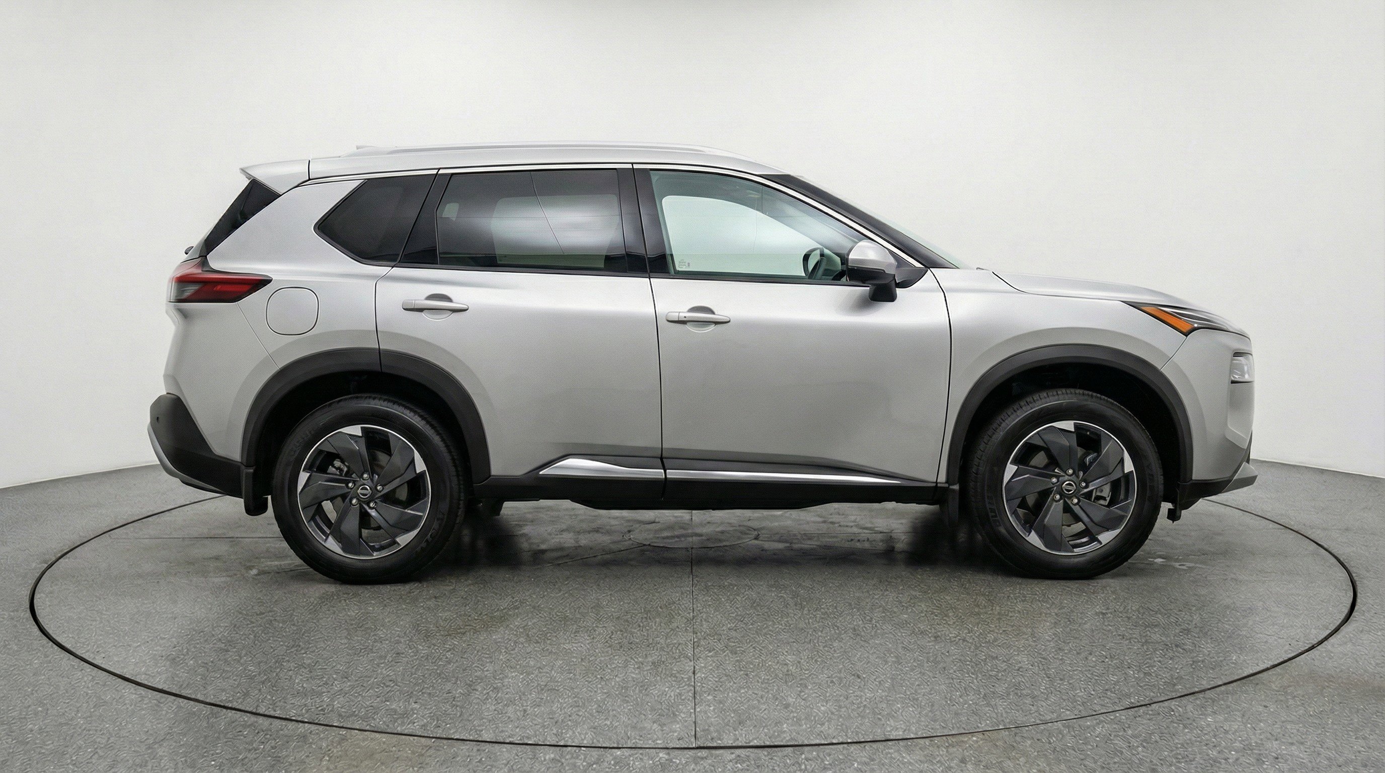 Used 2025 Nissan Rogue SV AWD/4WD image 11