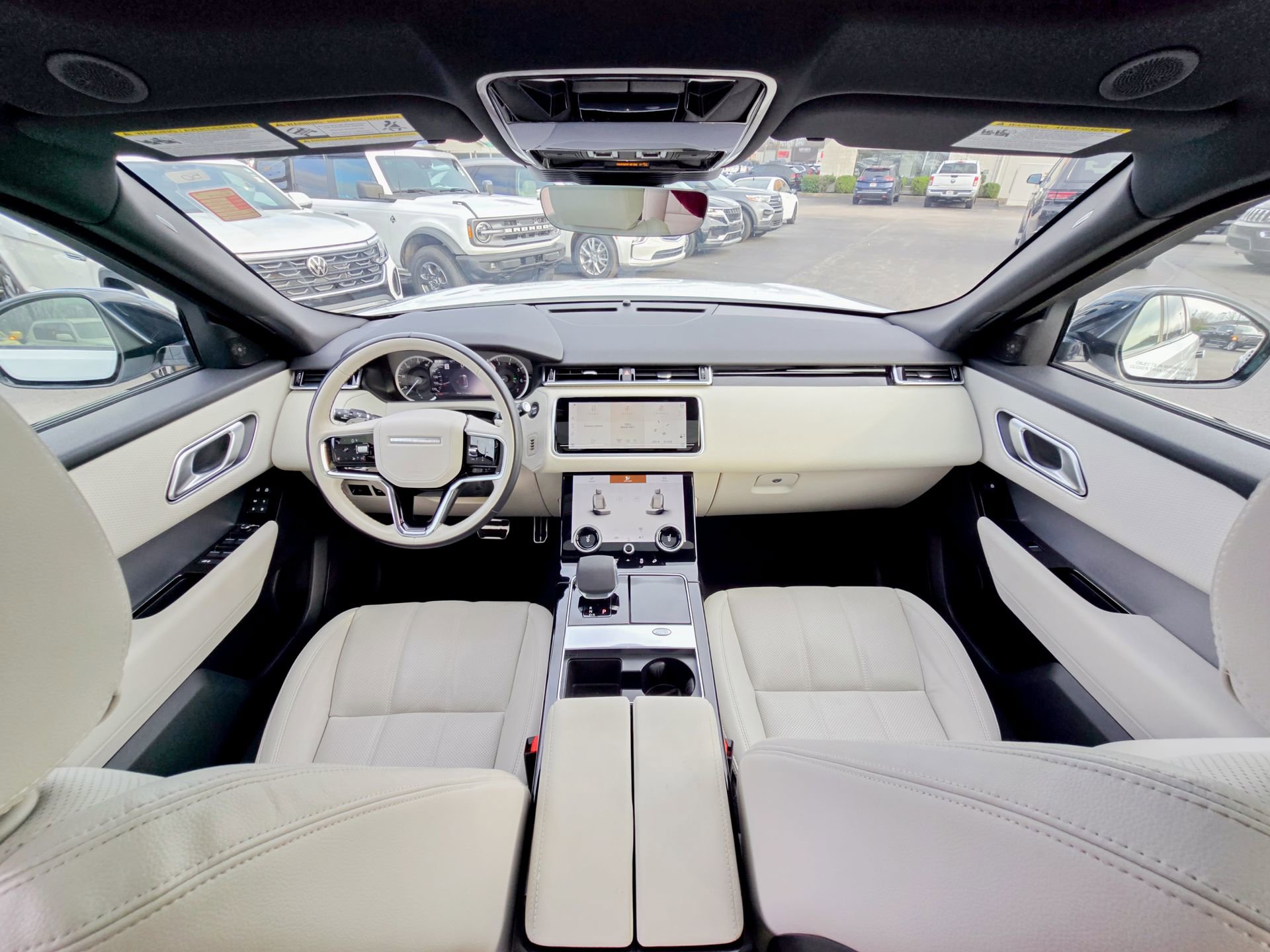 Used 2023 Land Rover Range Rover Velar R-Dynamic S image 2