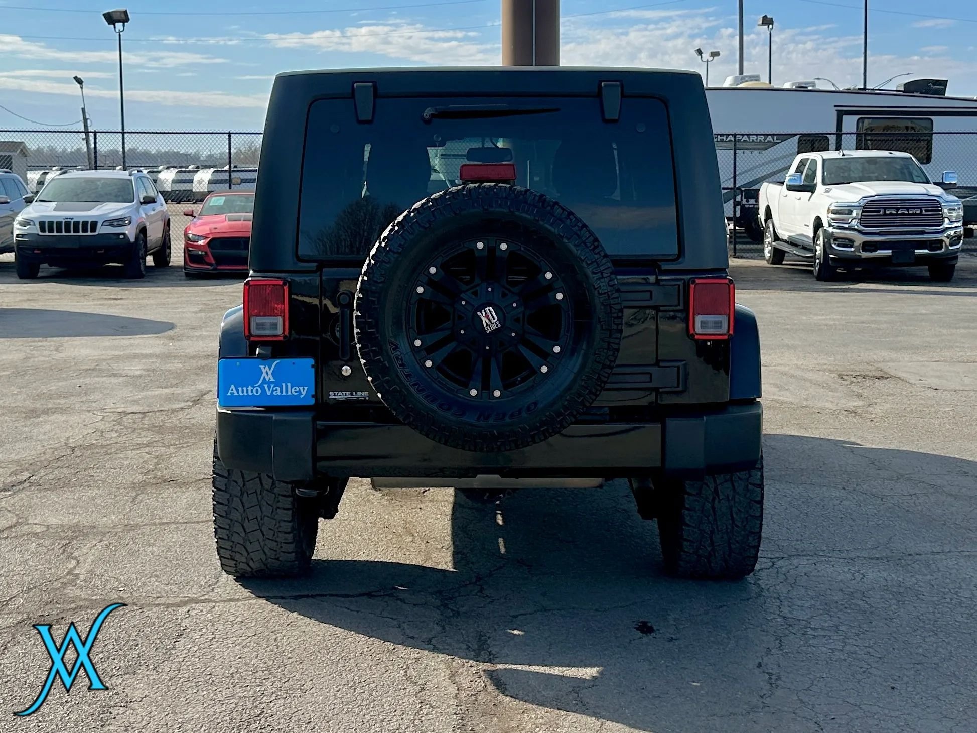 Used 2018 Jeep Wrangler Unlimited Sahara w/ Connectivity Group AWD/4WD image 6