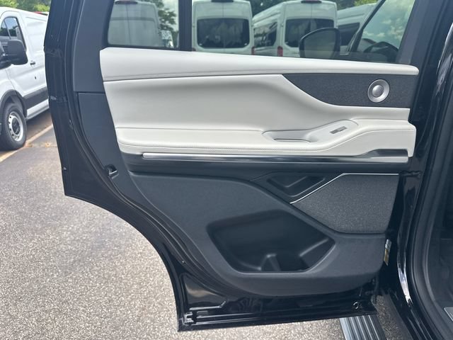 New 2026 Lincoln Navigator Reserve AWD/4WD image 21