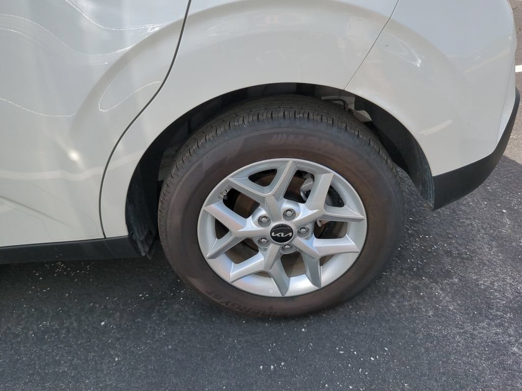 Certified 2025 Kia Soul LX w/ LX Technology Package FWD image 13
