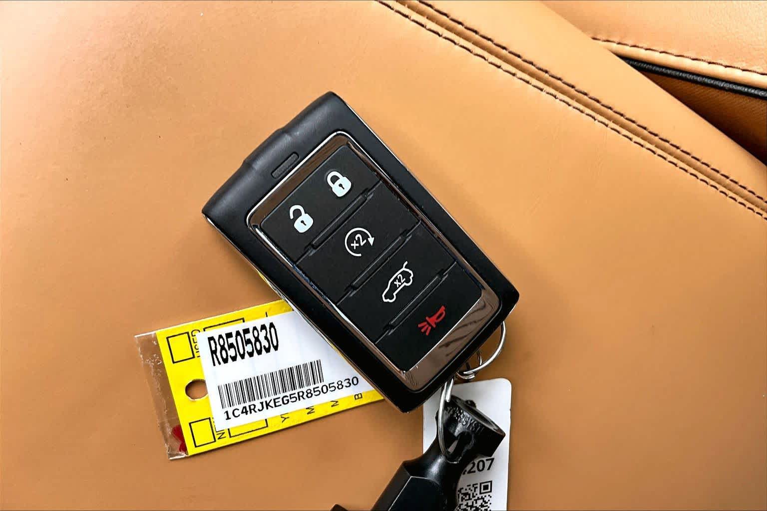 Used 2024 Jeep Grand Cherokee L Summit w/ Advanced Protech Group IV AWD/4WD image 15