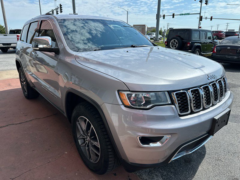 Used 2018 Jeep Grand Cherokee Limited image 3