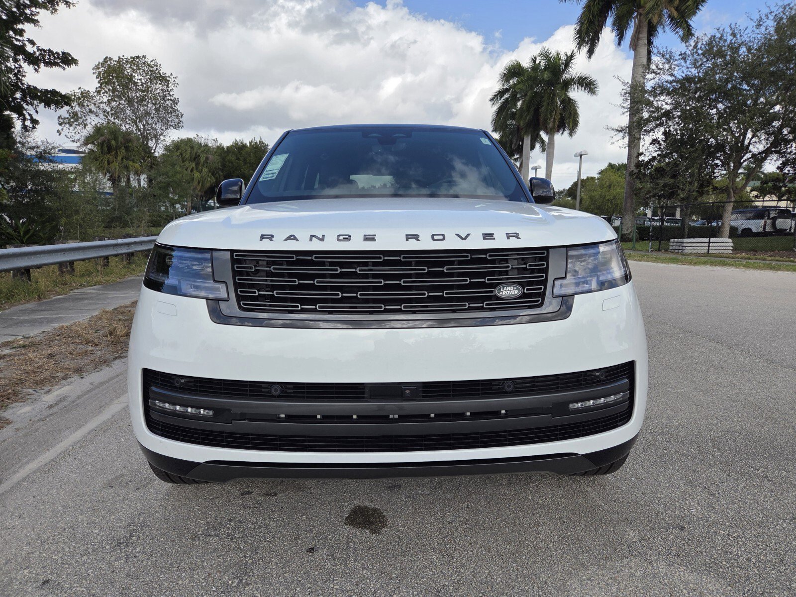 New 2025 Land Rover Range Rover SE image 8