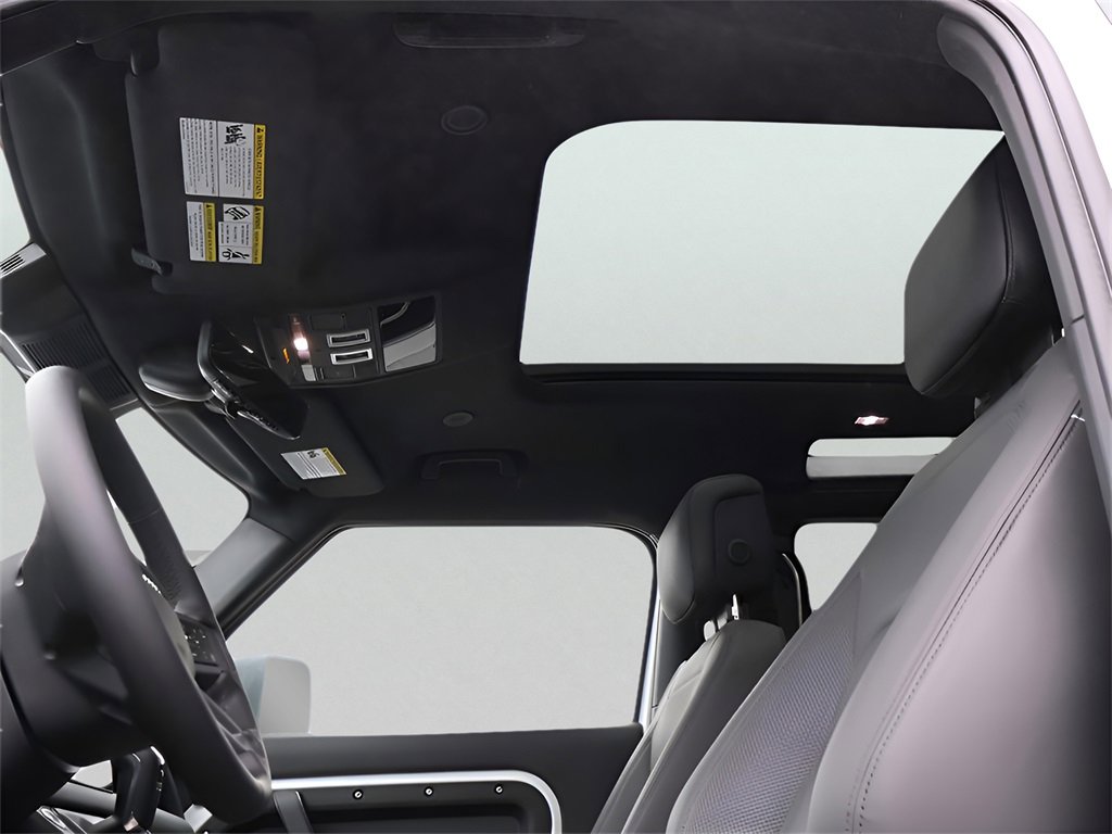 New 2025 Land Rover Defender 90 X-Dynamic SE image 42