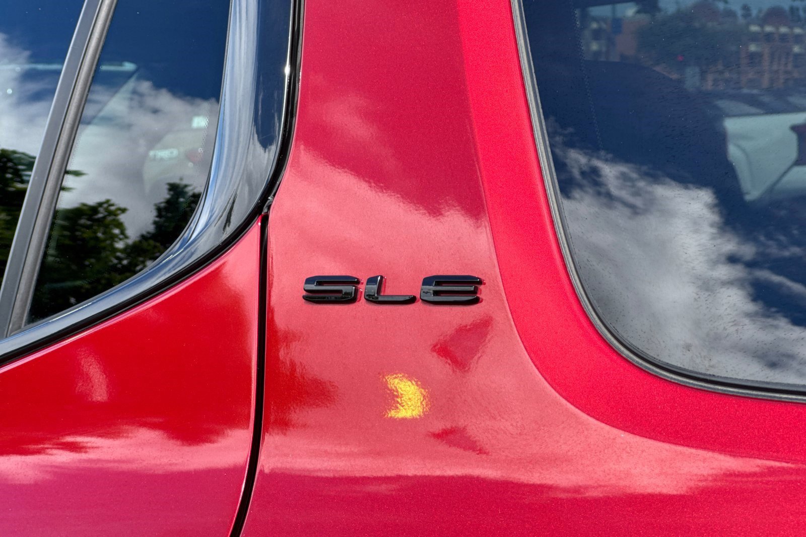 Used 2022 GMC Acadia SLE w/ Driver Convenience Package image 26