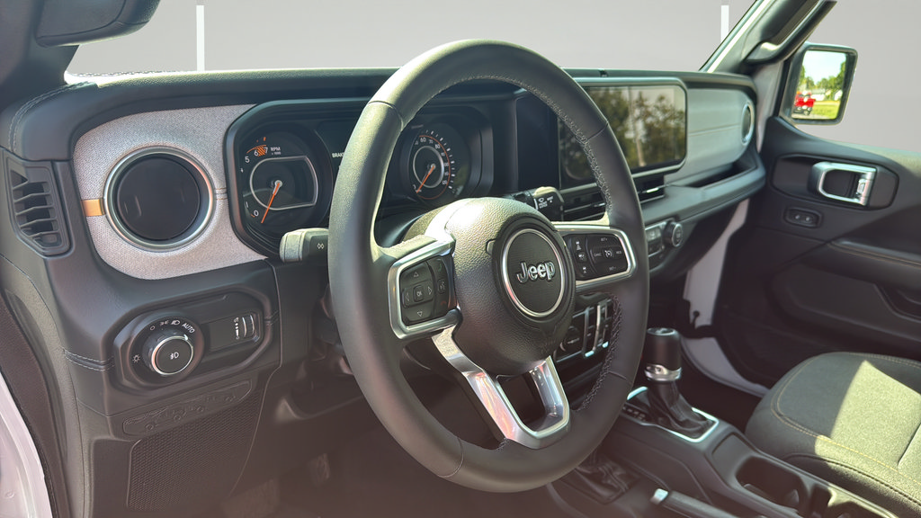 Used 2025 Jeep Wrangler Unlimited Sahara AWD/4WD image 13