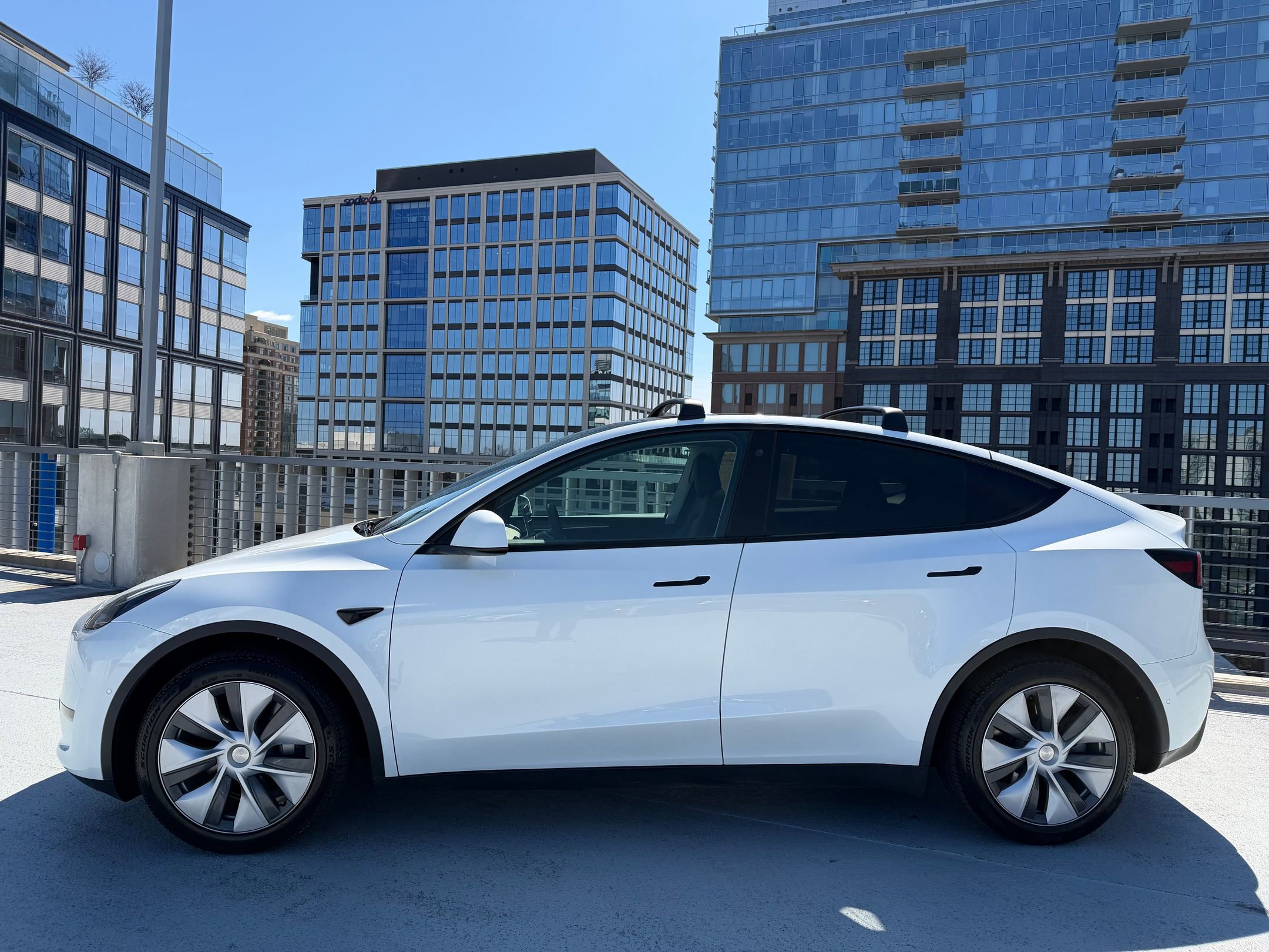 Used 2022 Tesla Model Y Long Range image 2