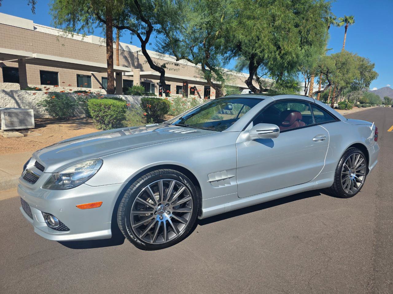 Used 2011 Mercedes-Benz SL 550 w/ Premium I Pkg image 6