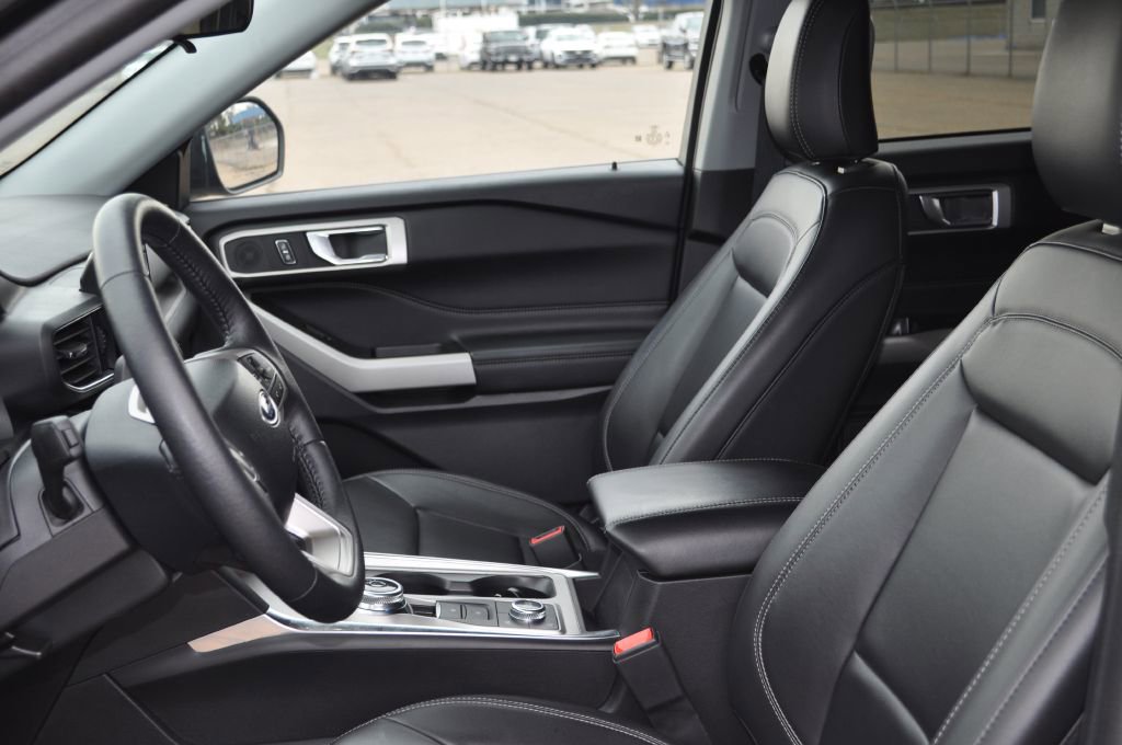 Used 2024 Ford Explorer XLT w/ Equipment Group 202A image 6