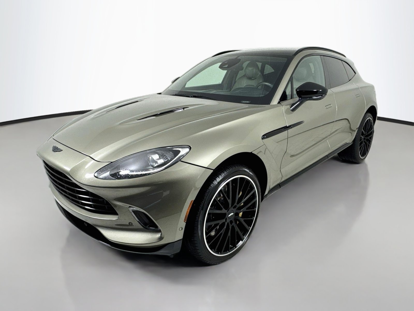 Used 2023 Aston Martin DBX AWD/4WD image 3