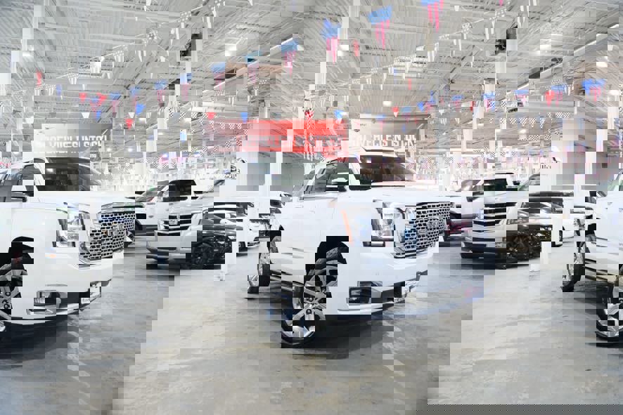 Used 2016 GMC Yukon Denali w/ Open Road Package image 2