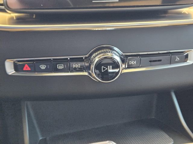 Used 2025 Volvo XC90 T8 Core image 22