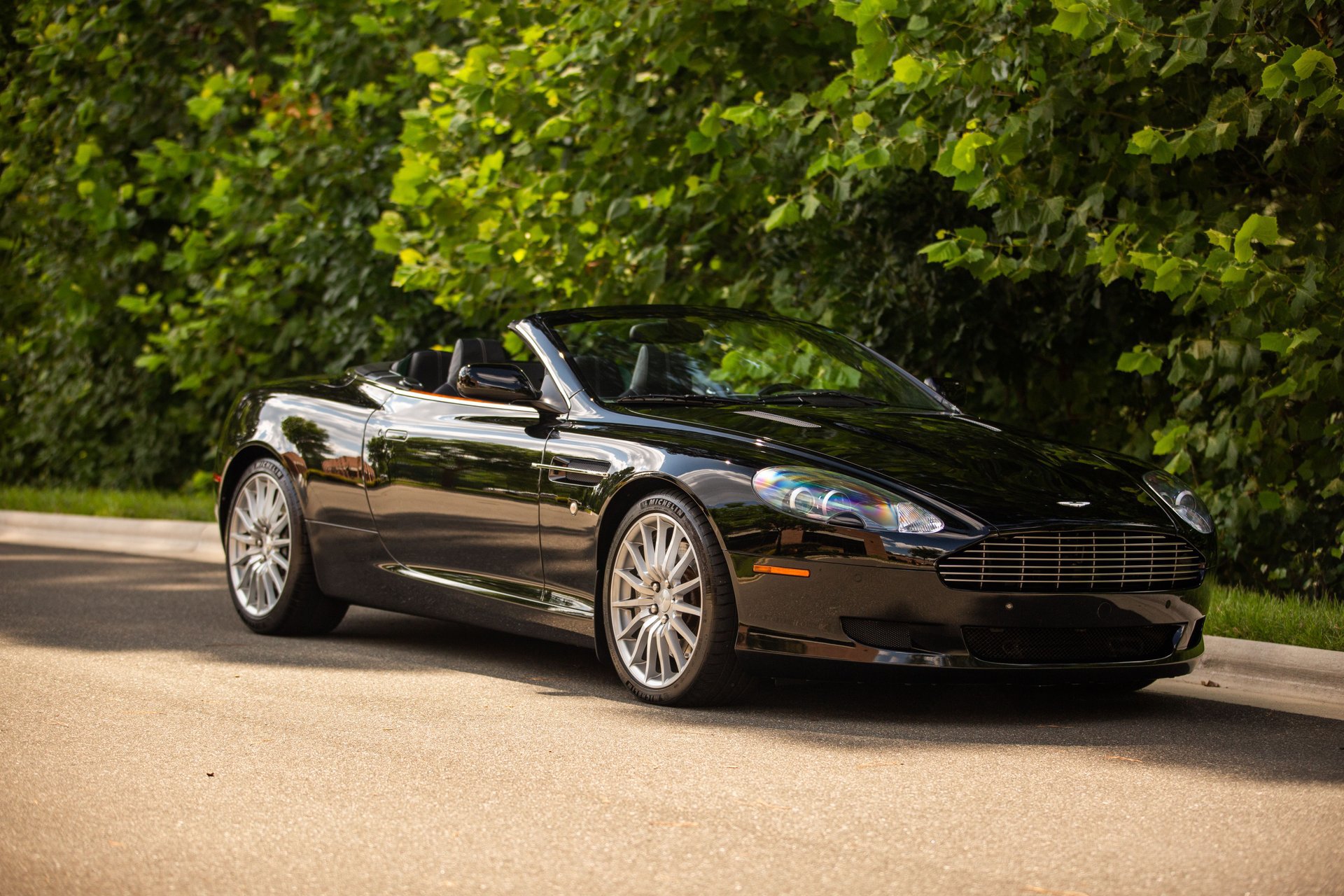 Used 2007 Aston Martin DB9 Volante RWD image 2