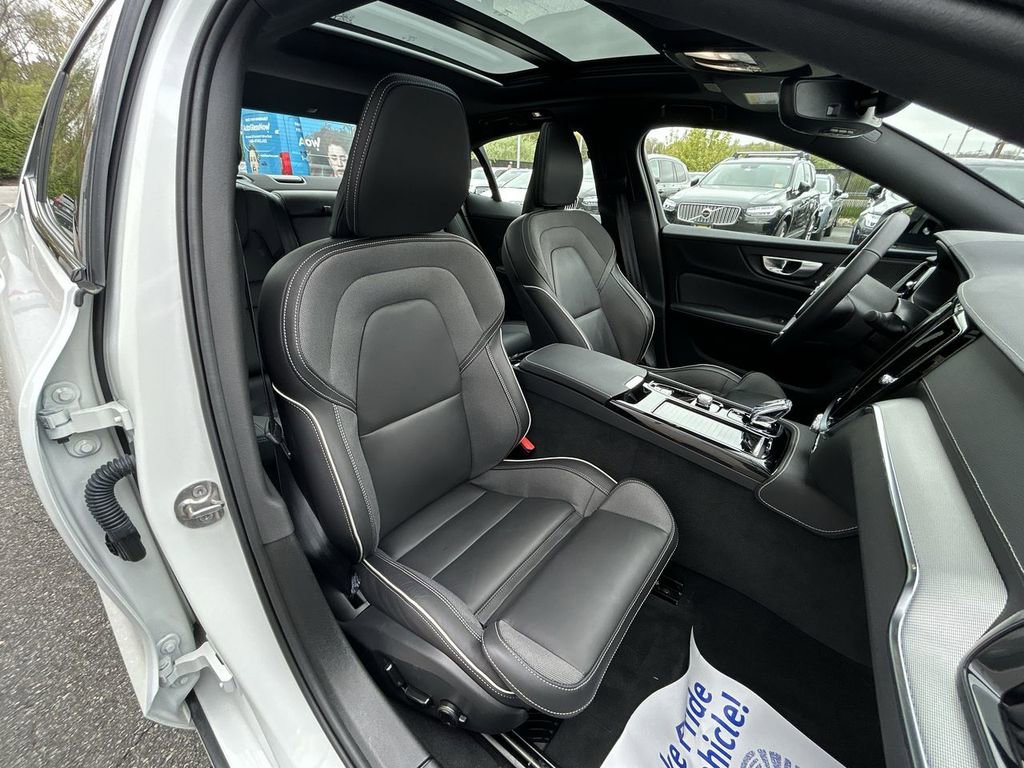 Certified 2025 Volvo S60 T8 Ultra AWD/4WD image 25