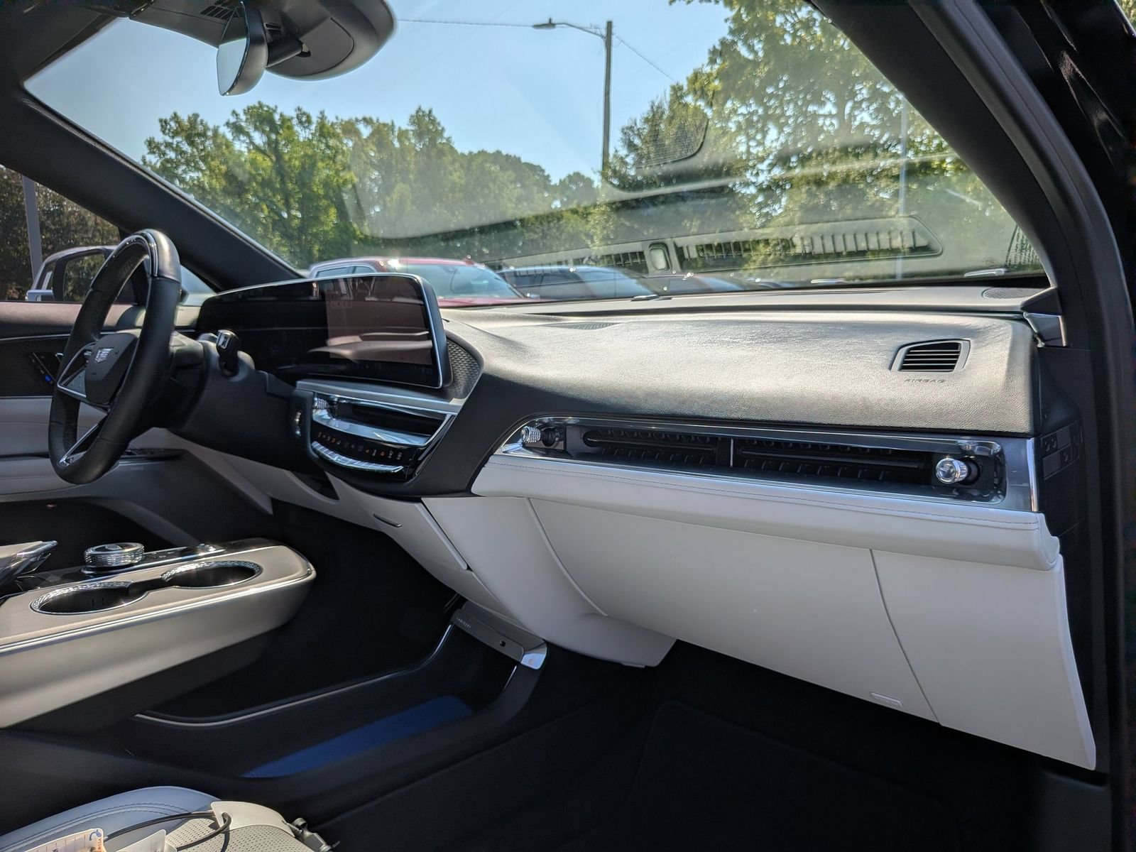 Used 2024 Cadillac Lyriq Sport RWD image 40