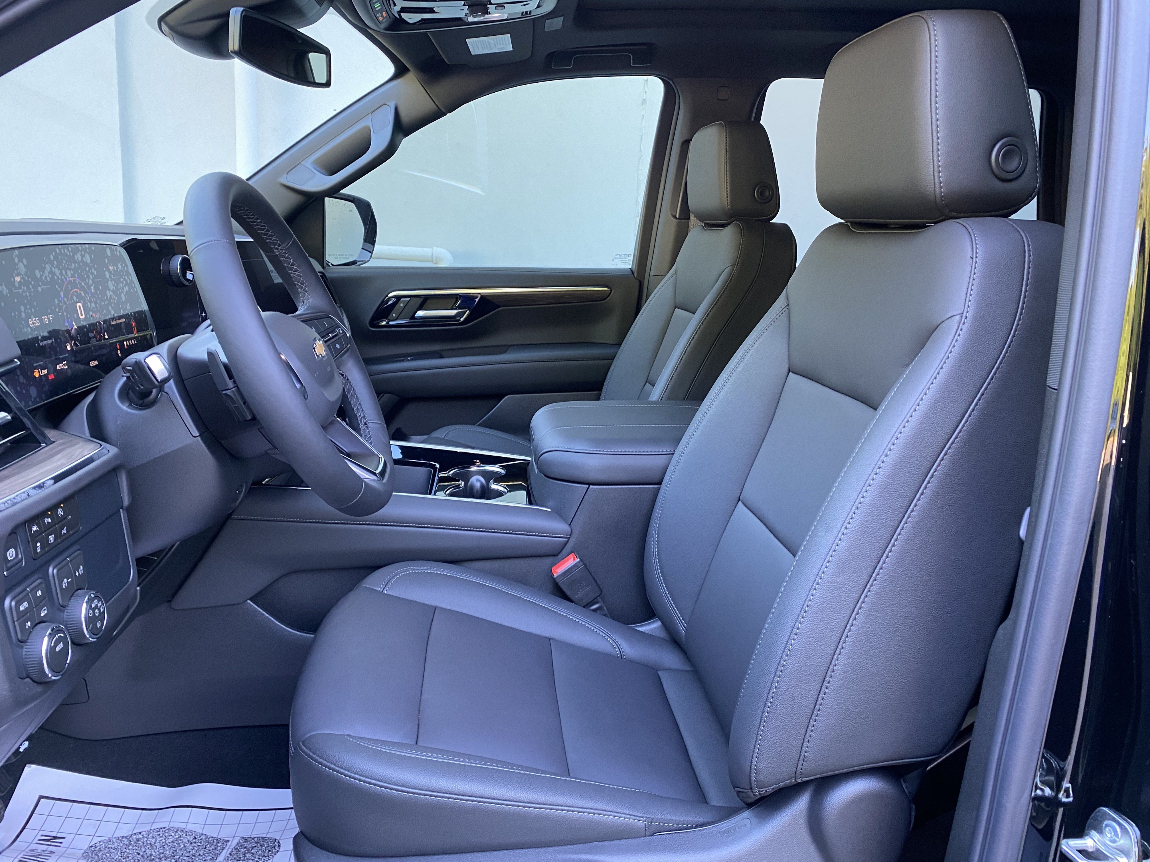 Used 2026 Chevrolet Tahoe LT w/ Comfort Package AWD/4WD image 16