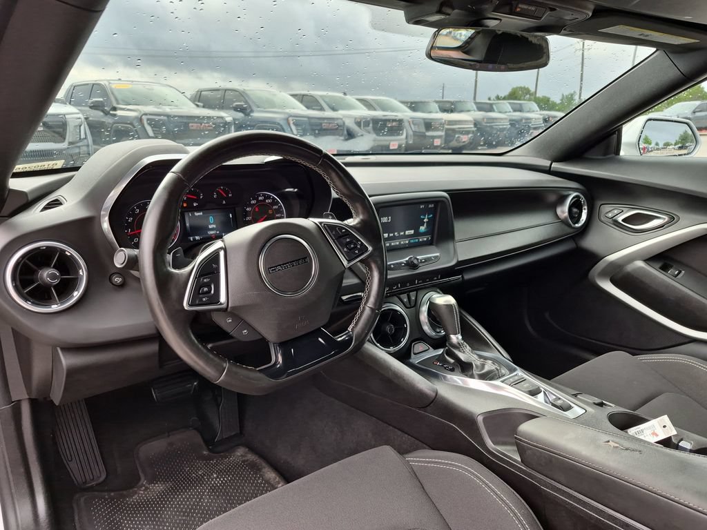 Used 2018 Chevrolet Camaro LT RWD image 27