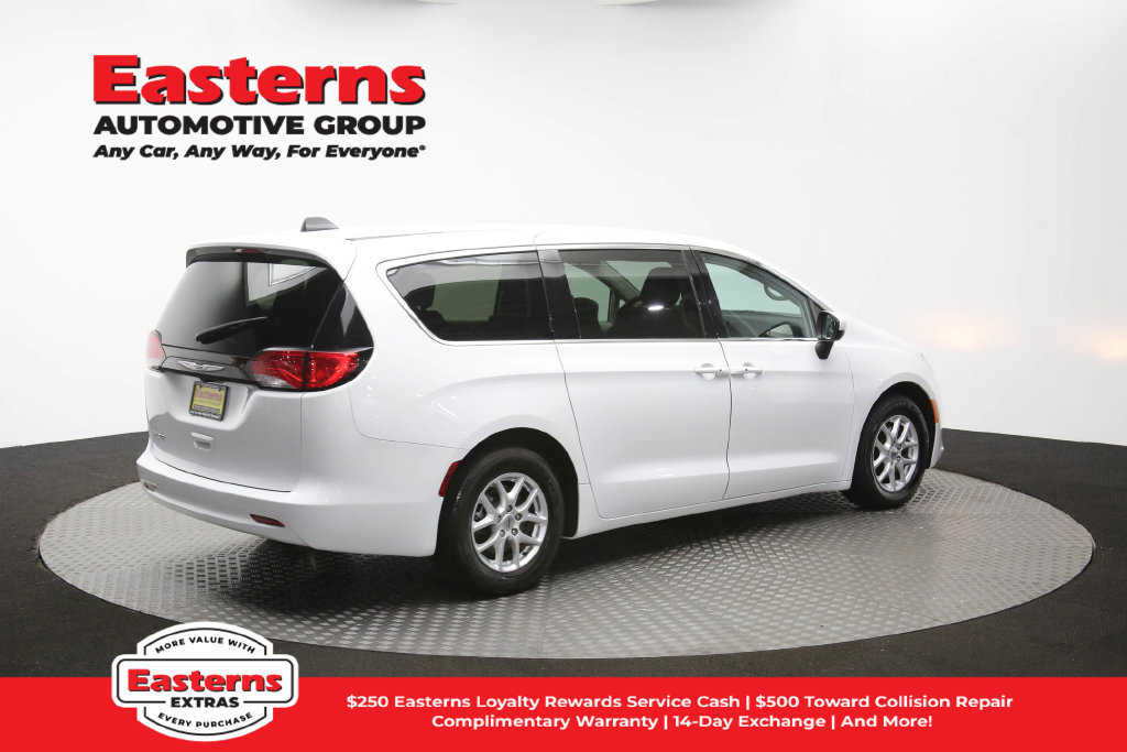 Used 2022 Chrysler Voyager LX FWD image 41