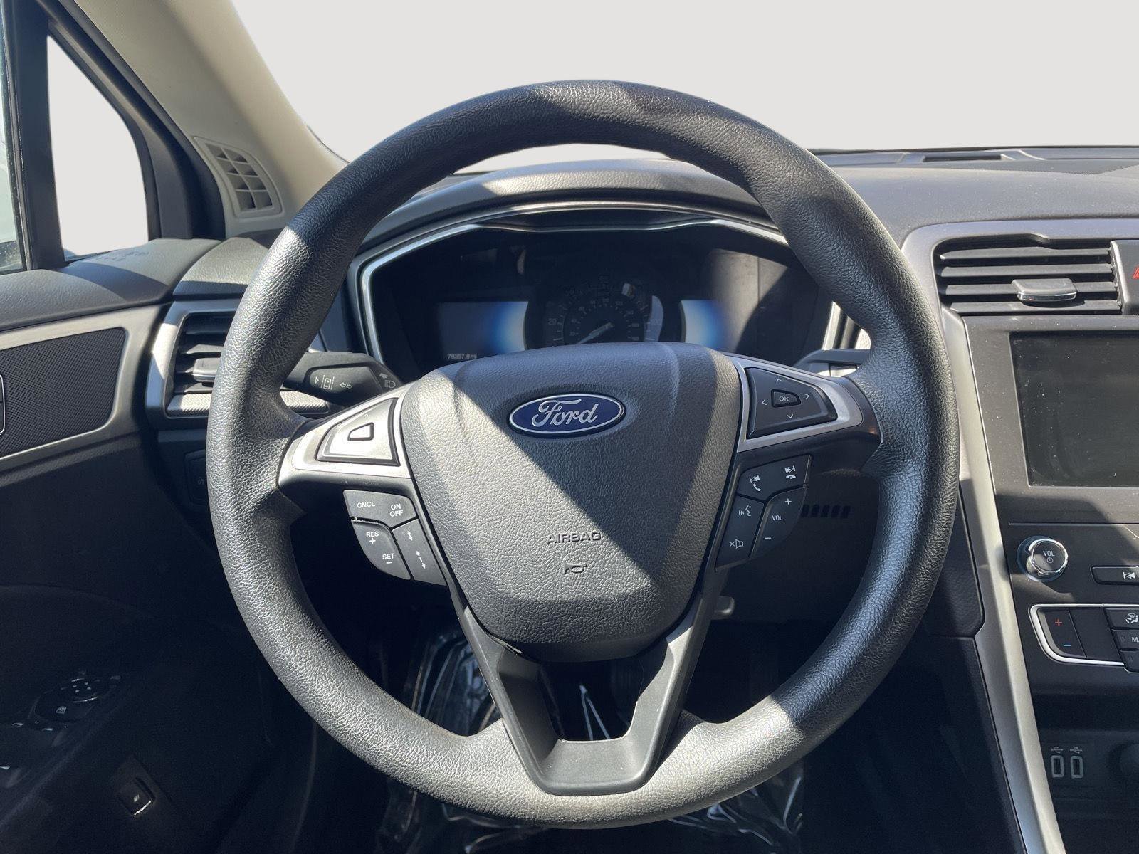 Used 2020 Ford Fusion SE image 24