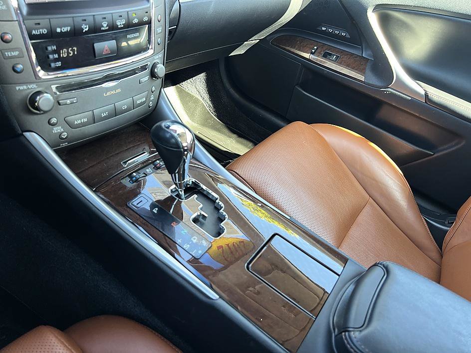 Used 2012 Lexus IS 250C w/ Luxury Pkg RWD image 27